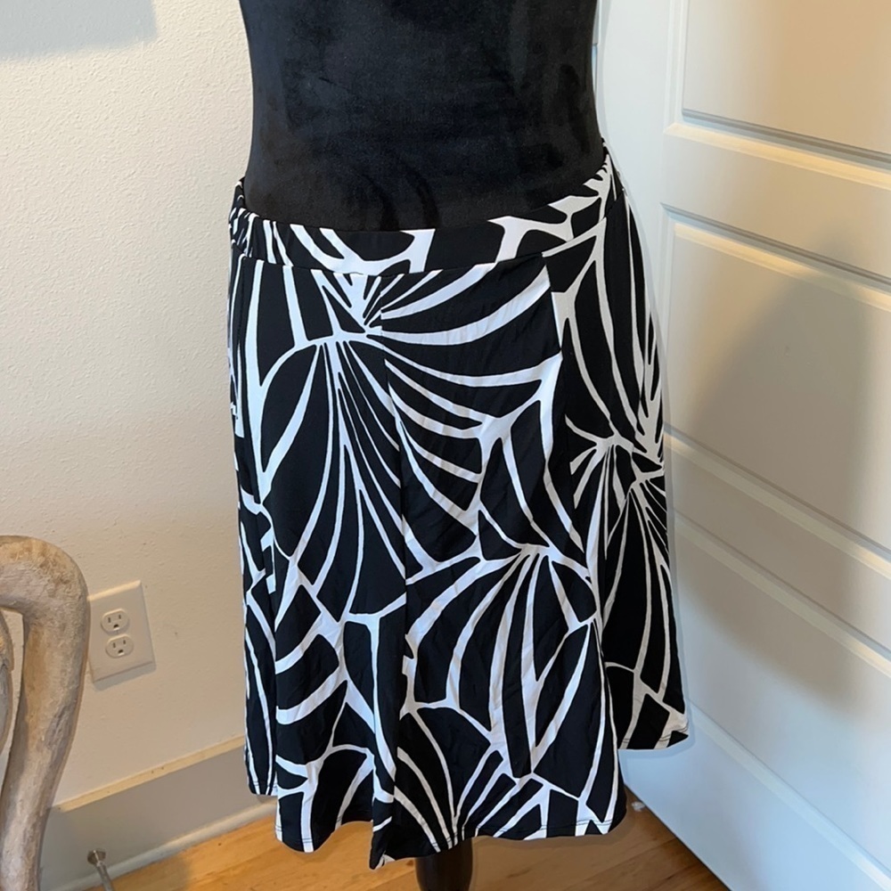 On carnaby polyester black and white print‎ skirt Sz L